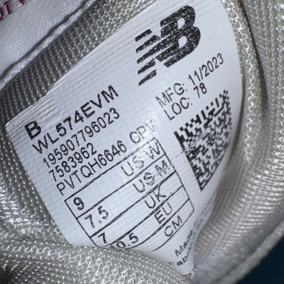 New Balance Burgundy Sneakers 574 - Picture 2 of 9